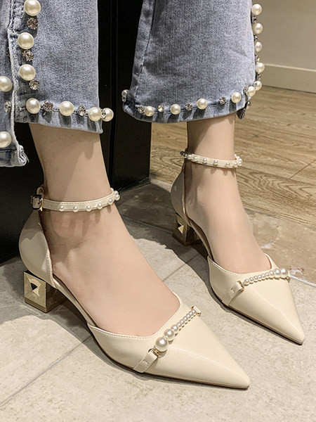 Κομψά γυναικεία σανδάλια με αγκράφα και πέρλες