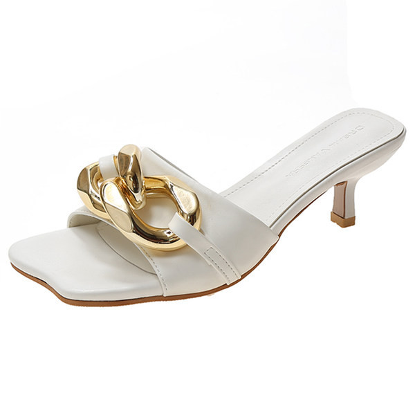 Γυναικείες τετράγωνες παντόφλες με λεπτό τακούνι και μεταλλική αλυσίδα