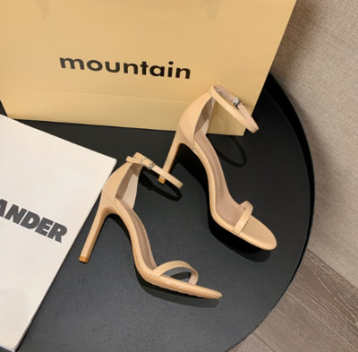 Κομψά γυναικεία σανδάλια με ψηλό τακούνι σε μαύρο χρώμα