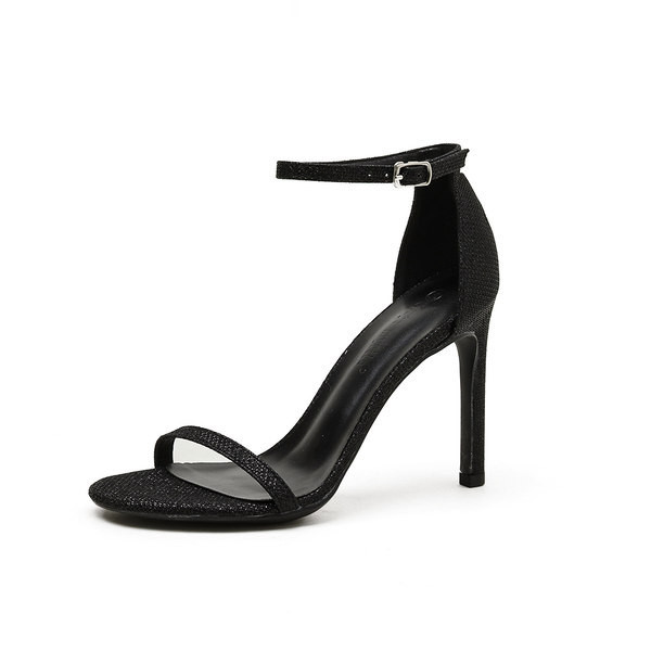 Κομψά γυναικεία σανδάλια με ψηλό τακούνι σε μαύρο χρώμα