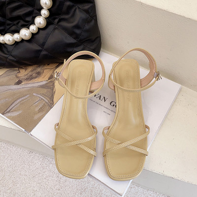 Γυναικεία σανδάλια με δερμάτινο λουράκι σε τρία χρώματα