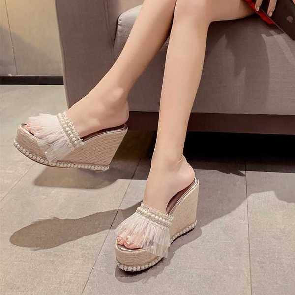 Νέο μοντέλο γυναικείες παντόφλες με πέρλες και τούλι σε ασημί και χρυσό χρώμα