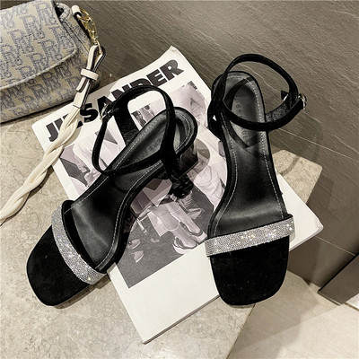 Γυναικεία σανδάλια με χοντρό τακούνι και διακοσμητικές πέτρες σε τρία χρώματα