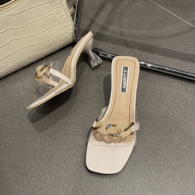 Γυναικείες παντόφλες με διάφανο λουράκι και μεταλλική διακόσμηση