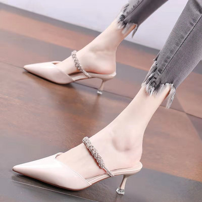 Γυναικείες μυτερές παντόφλες με λεπτό τακούνι