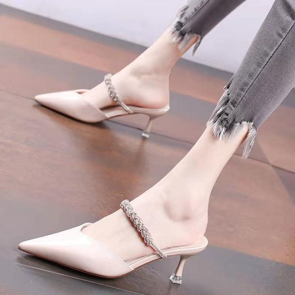 Γυναικείες μυτερές παντόφλες με λεπτό τακούνι