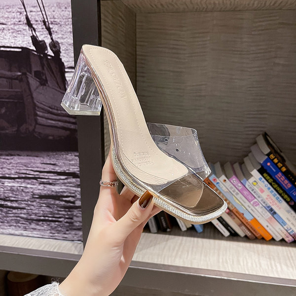 Γυναικείες παντόφλες σε τρία χρώματα με διάφανό τακούνι