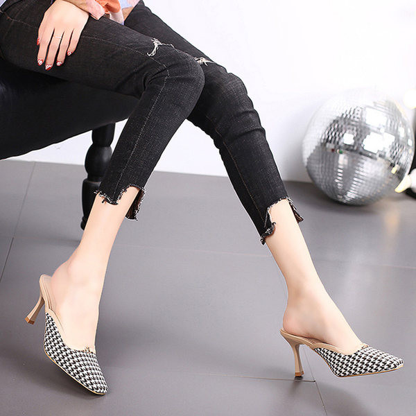 Γυναικείες κλειστές παντόφλες με τακούνι 7 cm