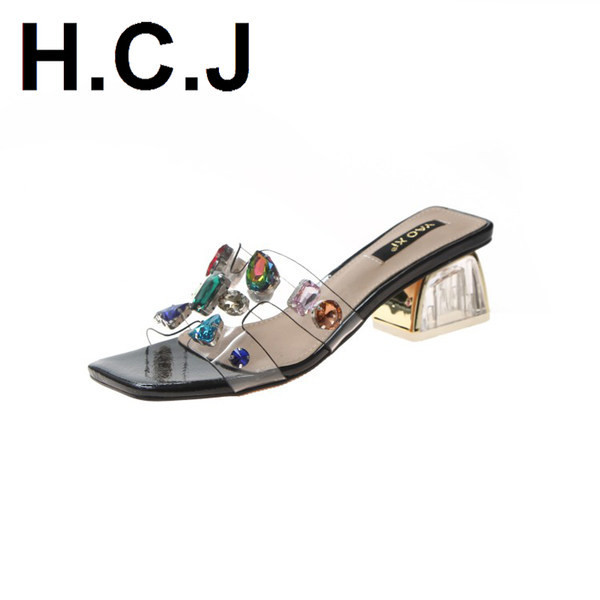 Γυναικεία παπούτσια με χρωματιστές πέτρες και διάφανό τακούνι