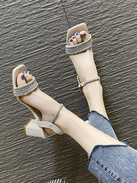 Γυναικεία σανδάλια με διακοσμητικές πέτρες και τακούνι  6 cm