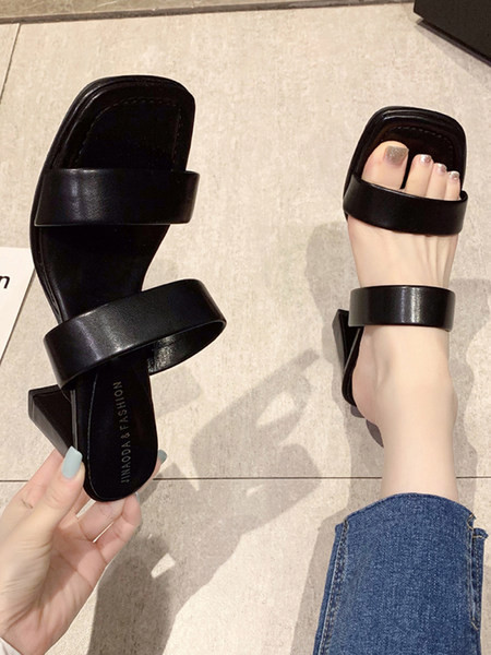 Γυναικείες παντόφλες με έκο δερμάτινα λουράκια και τετράγωνο τακούνι