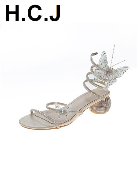 Γυναικεία σανδάλια με διακοσμητικές πέτρες και πέρλες σε μπεζ χρώμα