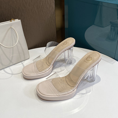 Γυναικείες παντόφλες με διαφανά λουράκια και παχύ τακούνι