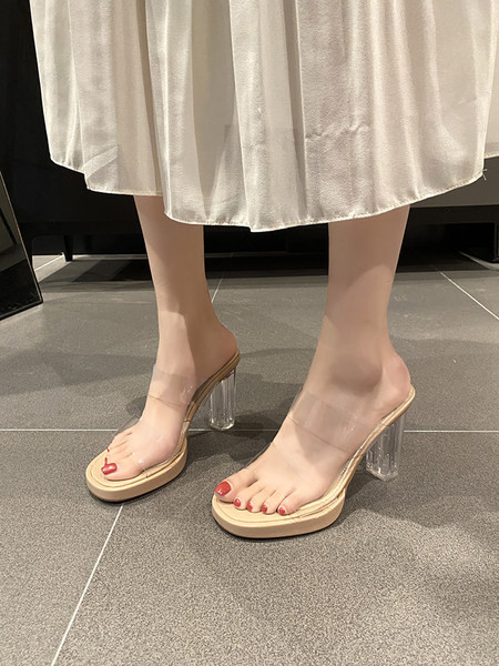 Γυναικείες παντόφλες με διαφανά λουράκια και παχύ τακούνι
