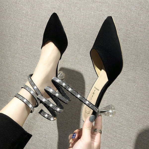 Κομψά γυναικεία παπούτσια με διάφανό ταούνι  και λεπτά λουράκια με διακοσμητικές πέτρες