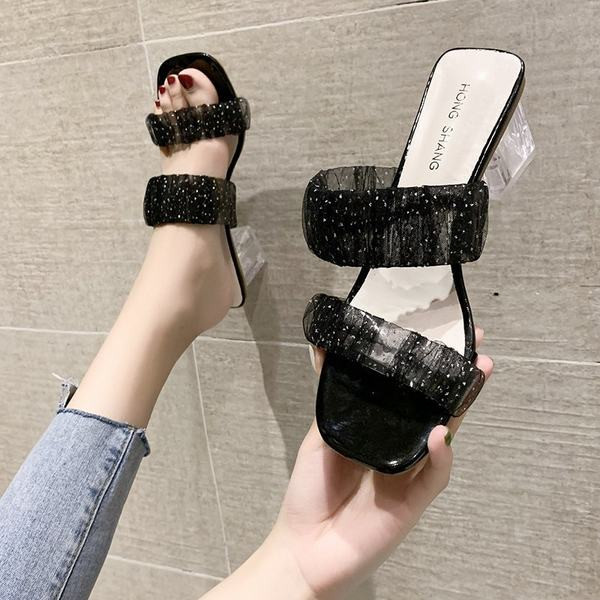 Γυναικείες παντόφλες με γυαλιστερό αποτέλεσμα και διαφανή τακούνι