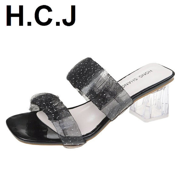 Γυναικείες παντόφλες με γυαλιστερό αποτέλεσμα και διαφανή τακούνι