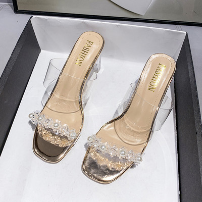 Γυναικεία σανδάλια με διάφανό τακούνι  και πέρλες 