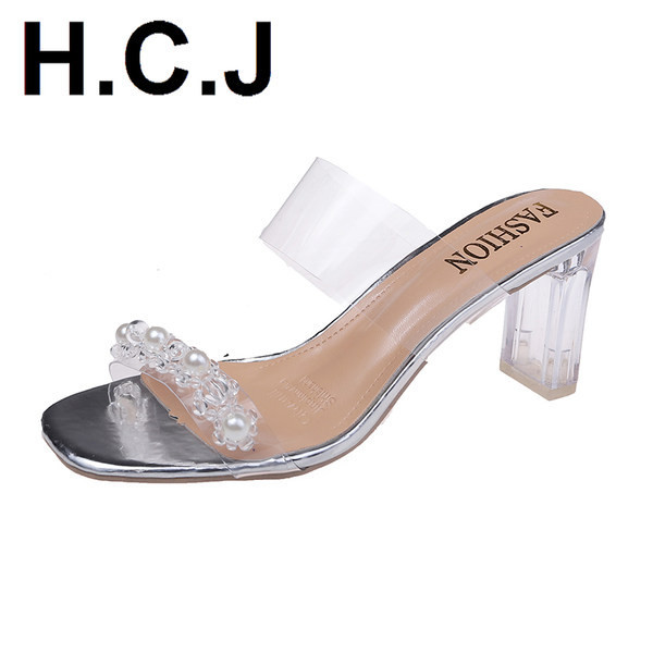 Γυναικεία σανδάλια με διάφανό τακούνι  και πέρλες 