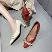 Γυναικεία έκο δερμάτινα παπούτσια με κορδέλες από πέρλες