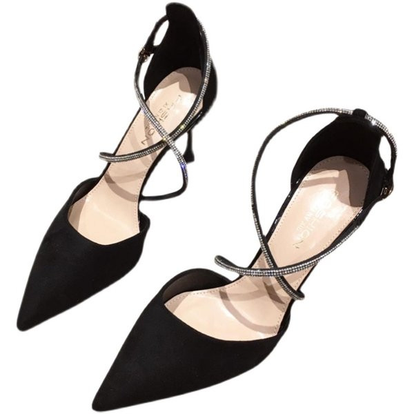 Μοντέρνα μυτερά παπούτσια με διακοσμητικές πέτρες και ψηλά τακούνια