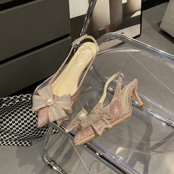 Γυναικεία παπούτσια με κορδέλα και λουράκι