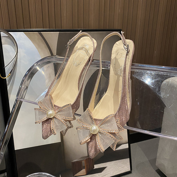 Γυναικεία παπούτσια με κορδέλα και λουράκι