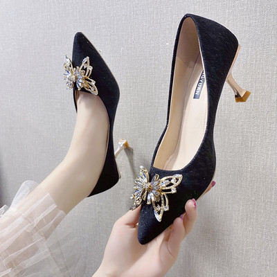 Γυναικεία casual παπούτσια με λεπτό τακούνι και διακόσμηση