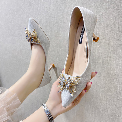 Γυναικεία casual παπούτσια με λεπτό τακούνι και διακόσμηση