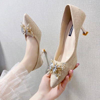 Γυναικεία casual παπούτσια με λεπτό τακούνι και διακόσμηση