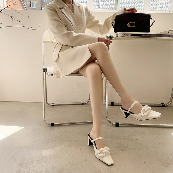 Γυναικεία παπούτσια με κορδόνια και αγκράφα σε τρία χρώματα