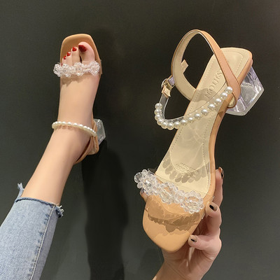 Γυναικεία σανδάλια  ψηλοτάκουνα με μεταλλικό κούμπωμα και πέρλες