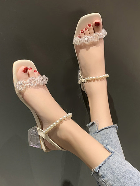 Γυναικεία σανδάλια  ψηλοτάκουνα με μεταλλικό κούμπωμα και πέρλες