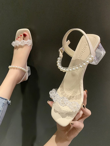 Γυναικεία σανδάλια  ψηλοτάκουνα με μεταλλικό κούμπωμα και πέρλες