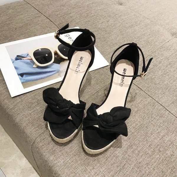 Casual γυναικεία σανδάλια με αγκράφα και ύψος 9 cm