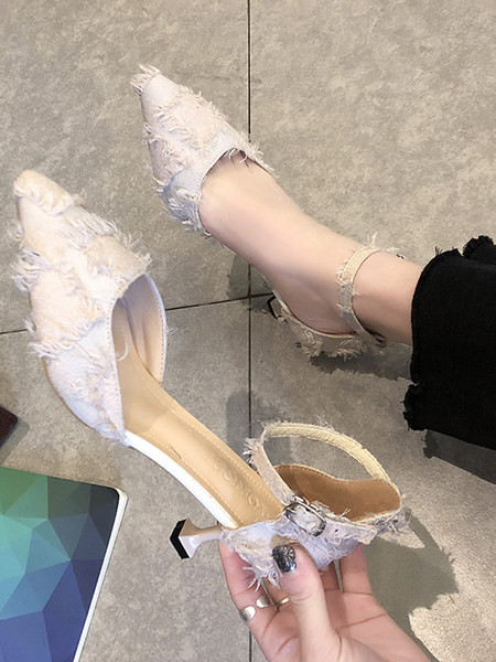 Γυναικεία παπούτσια με τακούνι  και αγκράφα με κορδόνι