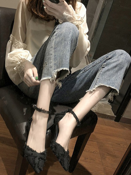 Γυναικεία παπούτσια με τακούνι  και αγκράφα με κορδόνι