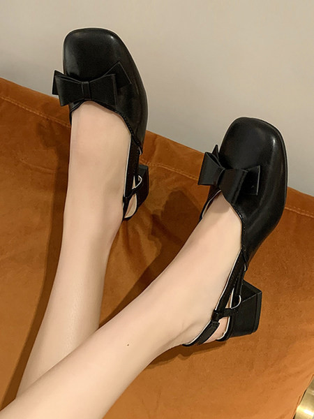 Γυναικεία κλειστά σανδάλια με δερμάτινη κορδέλα