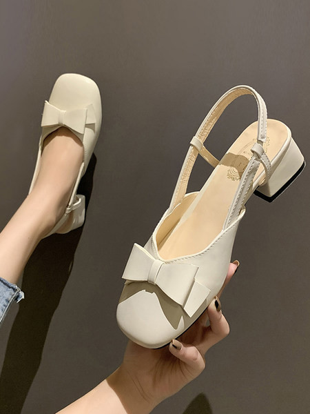 Γυναικεία κλειστά σανδάλια με δερμάτινη κορδέλα