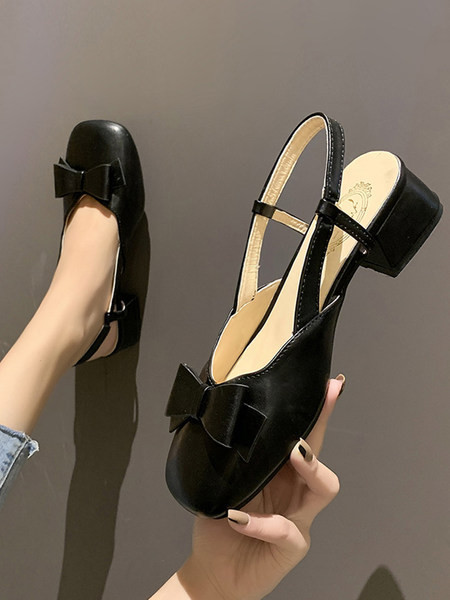 Γυναικεία κλειστά σανδάλια με δερμάτινη κορδέλα