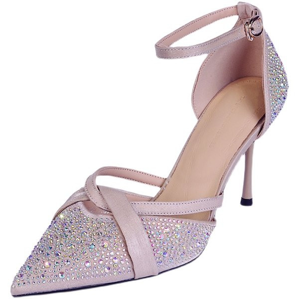 Γυναικεία γυαλιστερά παπούτσια με λεπτό τακούνι - μυτερό μοντέλο