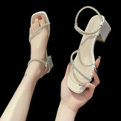 Γυναικεία σανδάλια με διακοσμητικές πέτρες και χαμηλό τακούνι - 5 cm