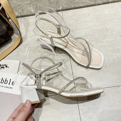 Γυναικεία σανδάλια με διακοσμητικές πέτρες και χαμηλό τακούνι - 5 cm