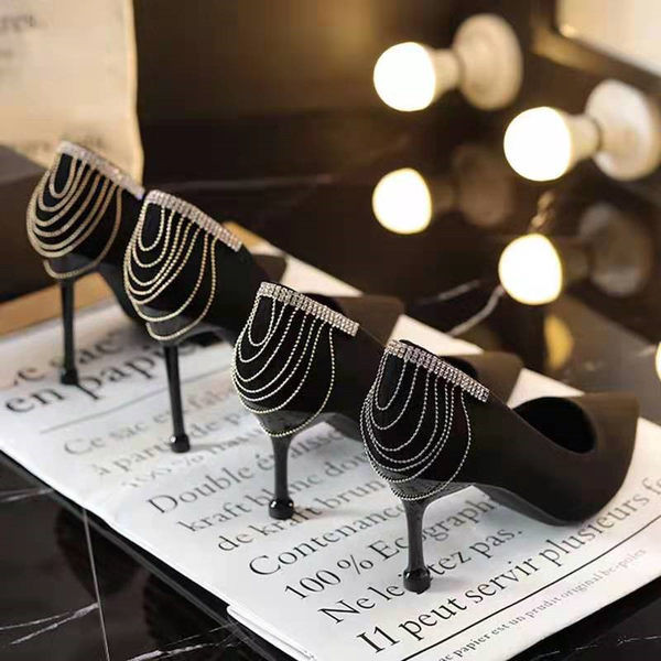 Naiste stiilsed mustad kõrge kontsaga kingad