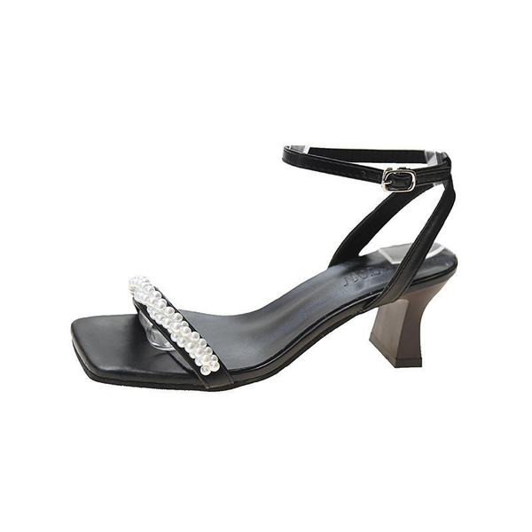 Γυναικεία σανδάλια με διακόσμηση από πέρλες και τακούνι 6,5 cm
