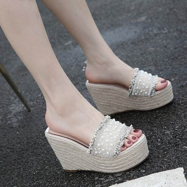 Pärlitega ja 11 cm platvormiga vabaaja naiste sussid