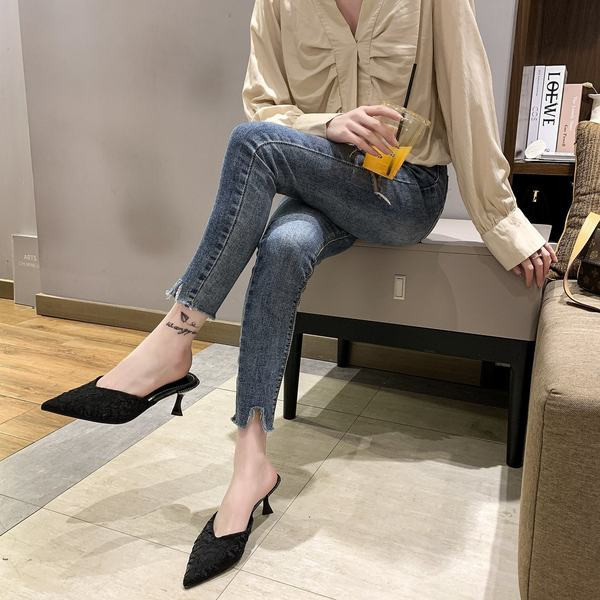 Γυναικείες καθημερινές παντόφλες - μυτερά μοντέλα