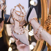 Κομψά γυναικεία παπούτσια με τακούνια και τρουξ