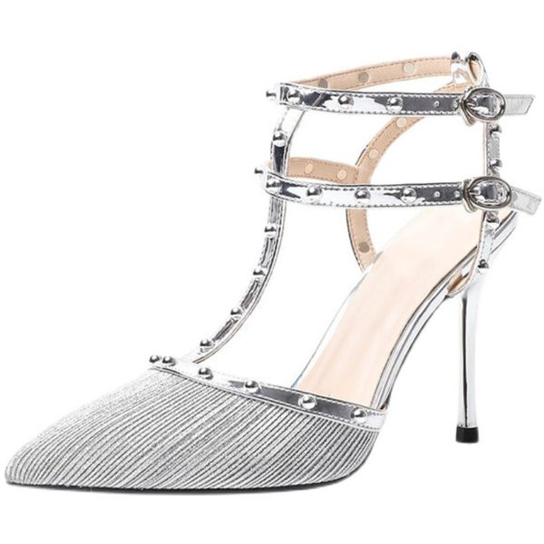 Κομψά γυναικεία παπούτσια με τακούνια και τρουξ