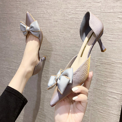 Γυναικεία παπούτσια με ψηλό τακούνι και κορδέλα